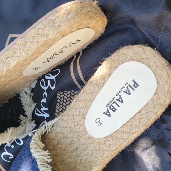 Native Slippers - Picture 4 of 9